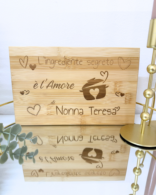 TAGLIERE IN LEGNO CON INCISIONE